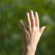 Load image into Gallery viewer, Twist Fragment Ring