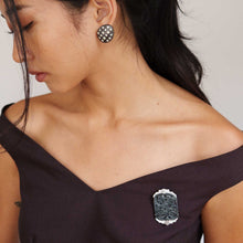 Load image into Gallery viewer, Champagne Diamond Pebble Grid Earrings

