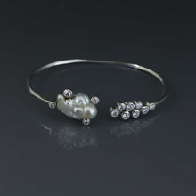Load image into Gallery viewer, Keshi Diamond Satellite Twist Wire Bangle
