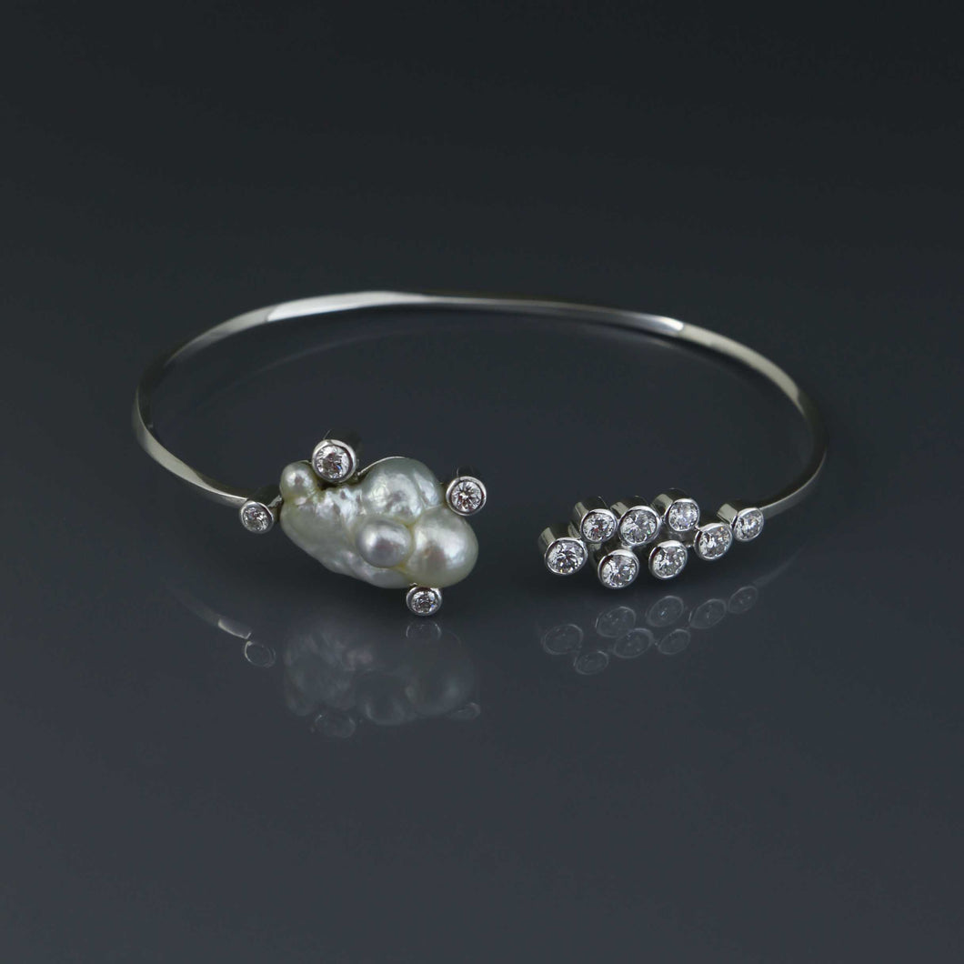 Keshi Diamond Satellite Twist Wire Bangle
