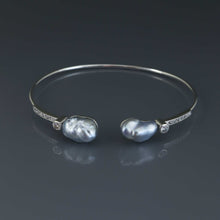 Load image into Gallery viewer, Tahitian Silver Keshi and Diamond Wire Bangle

