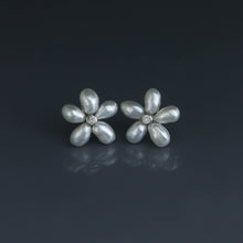Load image into Gallery viewer, Keshi A Flower Earrings
