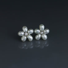 Load image into Gallery viewer, Keshi A Flower Earrings
