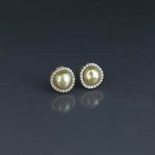 Load image into Gallery viewer, Champagne Keshi Halo Earrings
