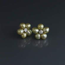 Load image into Gallery viewer, Golden Keshi Flower A Earrings
