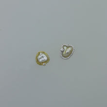 Load image into Gallery viewer, Mismatched Champagne and White Keshi Halo Bezel Earrings
