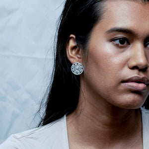 Teo Disc Pave Curve Earrings