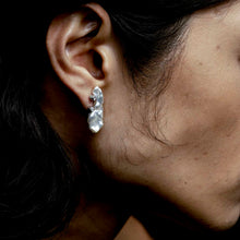 Load image into Gallery viewer, Keshi Satellite Drop Earrings

