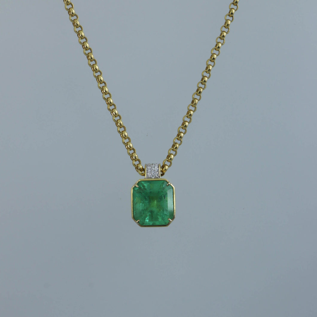 Stunning Colombian Emerald Pendant