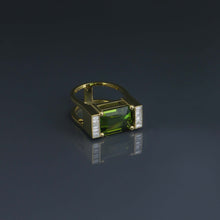 Load image into Gallery viewer, Verdelite Tourmaline Baguette Bar Ring
