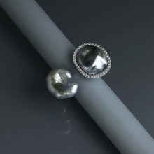 Load image into Gallery viewer, Tahitian Keshi Pearl Wave Open Ring
