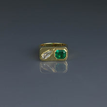 Load image into Gallery viewer, Colombian Emerald and Step Cut Pear Toi et Moi Gold Ring
