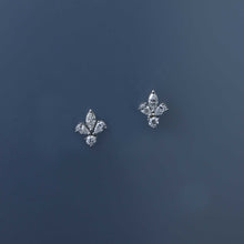 Load image into Gallery viewer, Fleur Diamond Wreath Earrings
