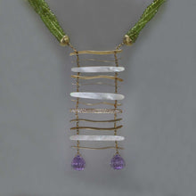 Load image into Gallery viewer, Bib Necklace of Mother of Pearl and Peridot
