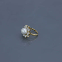 Load image into Gallery viewer, South Sea Pearl Diamond Pavé Flower Ring in Yellow Gold
